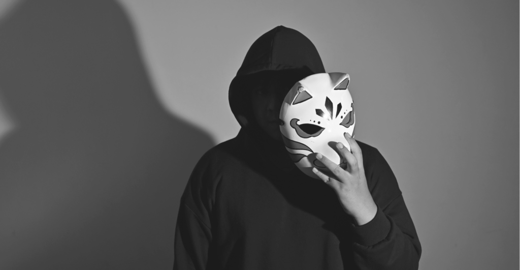 This image of a hooded figure unmasking illustrates the increasingly deceptive and evasive tactics of fake shops and fake websites.